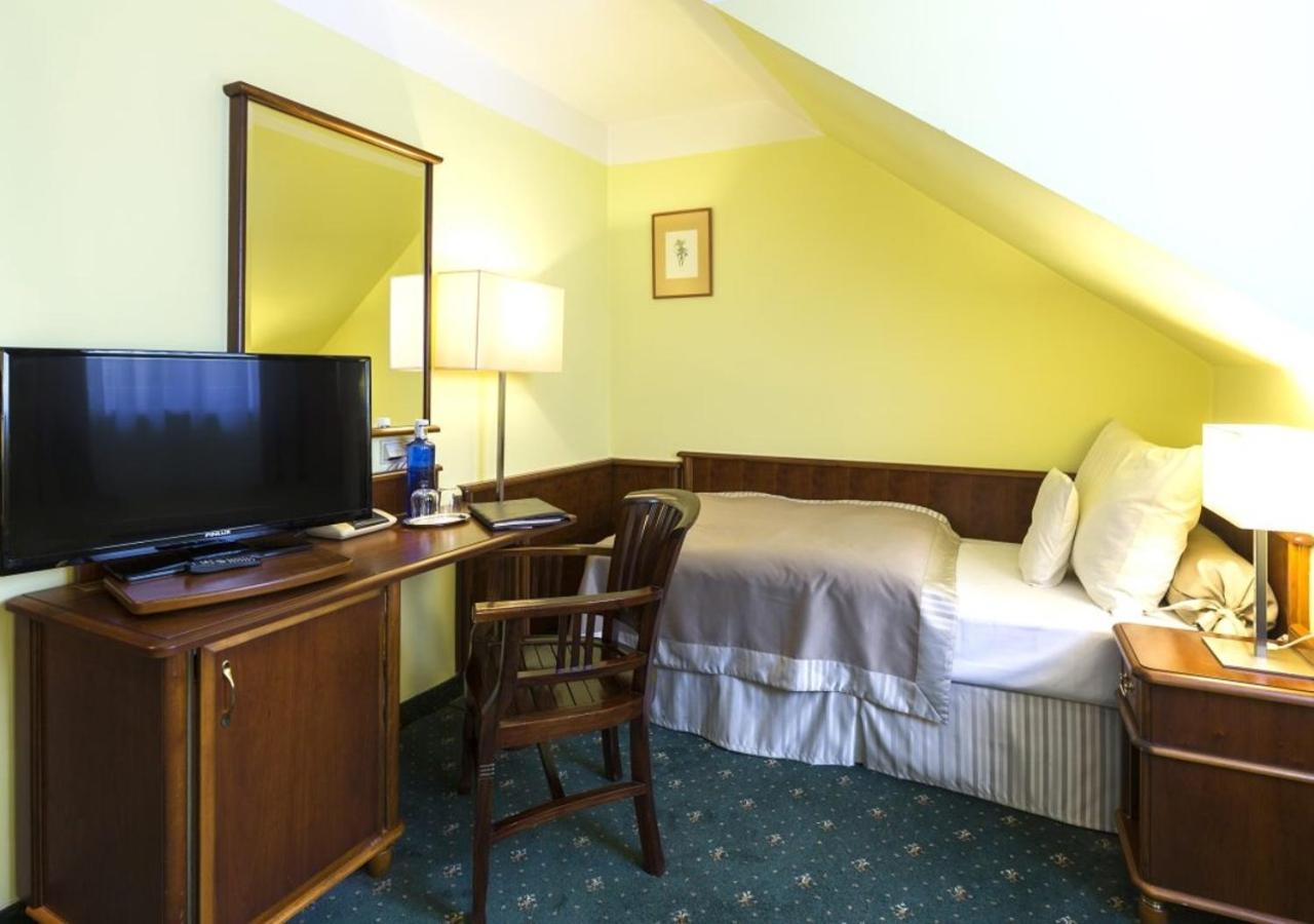 Standard Double or Twin Room,752487452:JPEG